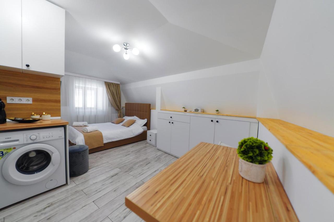 Bella House Apartaments Крайова Екстериор снимка