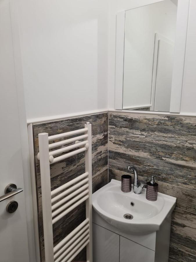 Bella House Apartaments Крайова Екстериор снимка